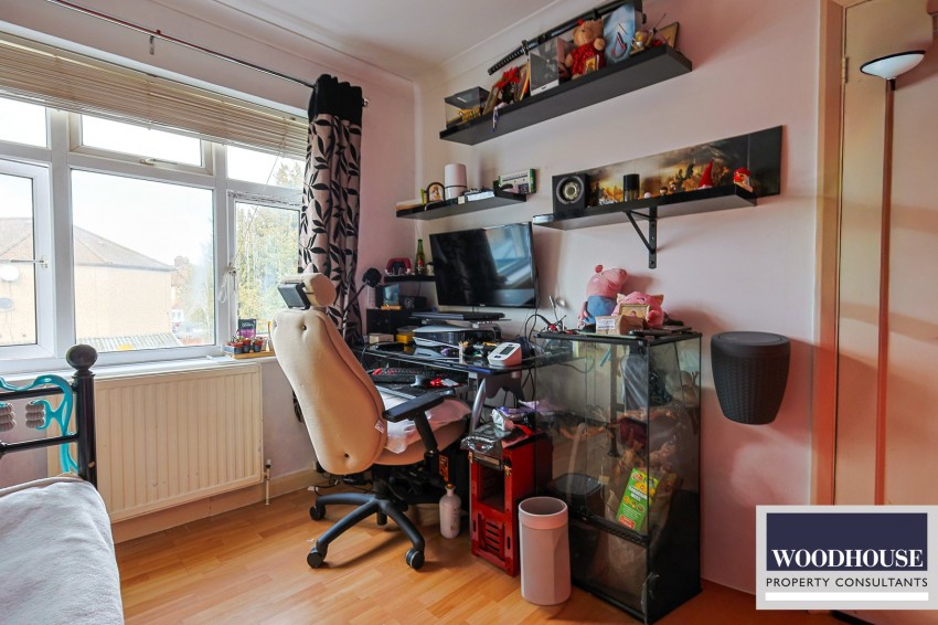 Images for Lodge Crescent, Waltham Cross, Hertfordshire EAID:3131305421 BID:11055924