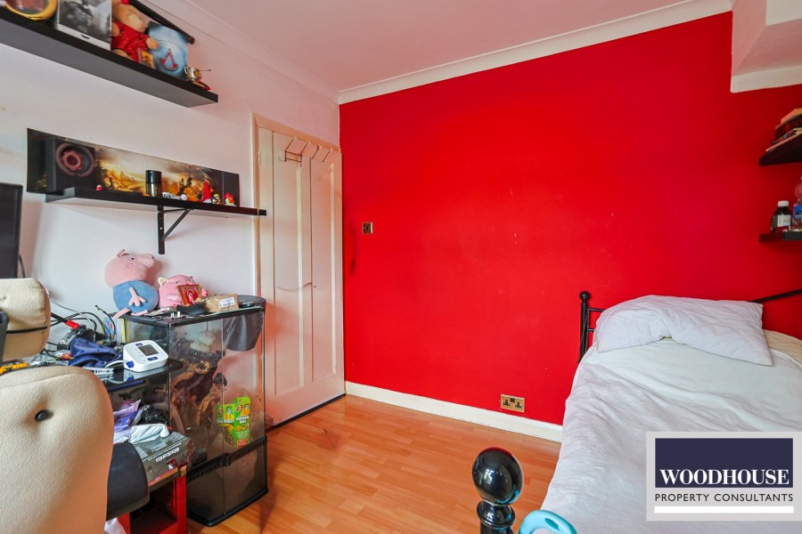 Images for Lodge Crescent, Waltham Cross, Hertfordshire EAID:3131305421 BID:11055924