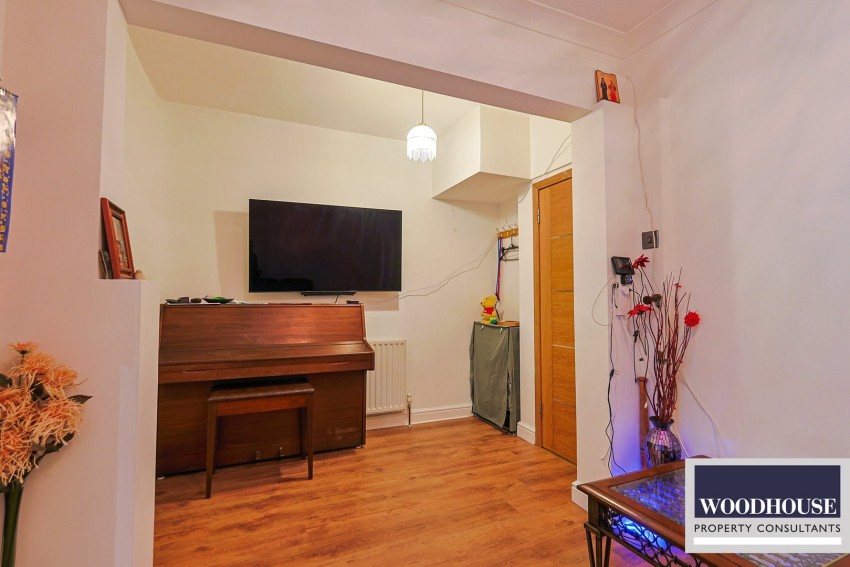 Images for Lodge Crescent, Waltham Cross, Hertfordshire EAID:3131305421 BID:11055924