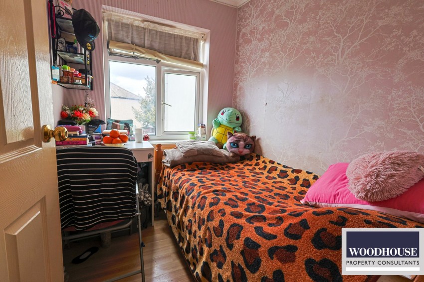 Images for Lodge Crescent, Waltham Cross, Hertfordshire EAID:3131305421 BID:11055924