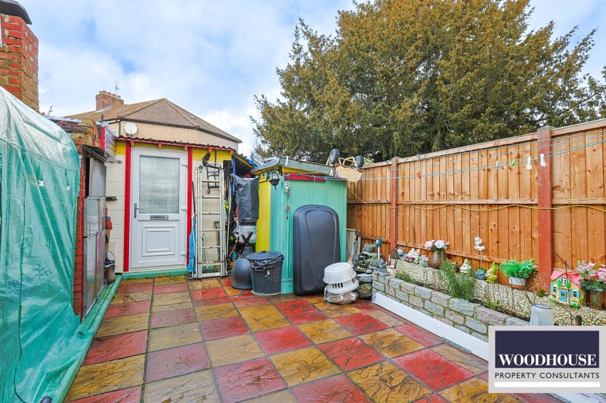 Images for Lodge Crescent, Waltham Cross, Hertfordshire EAID:3131305421 BID:11055924