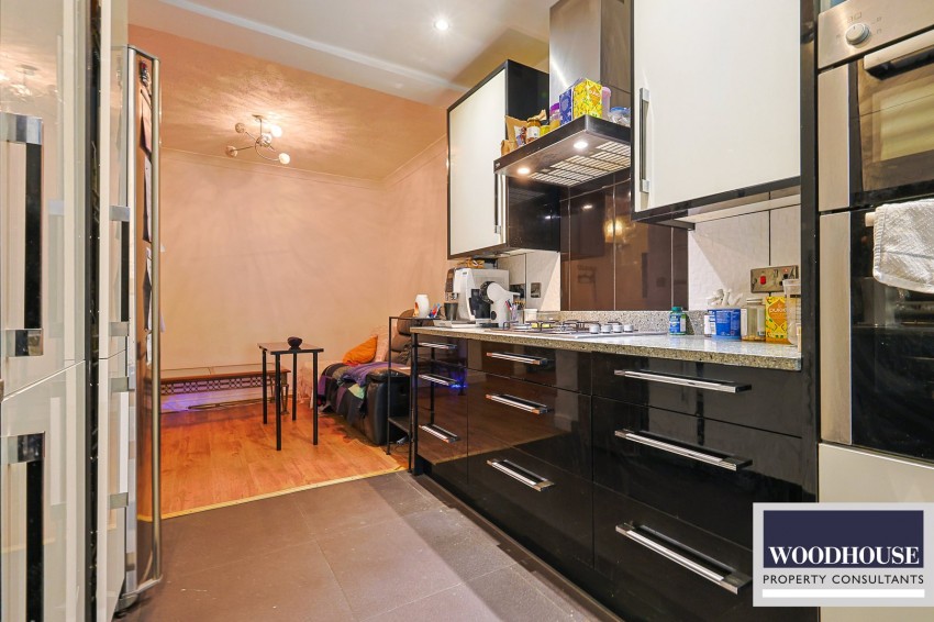 Images for Lodge Crescent, Waltham Cross, Hertfordshire EAID:3131305421 BID:11055924