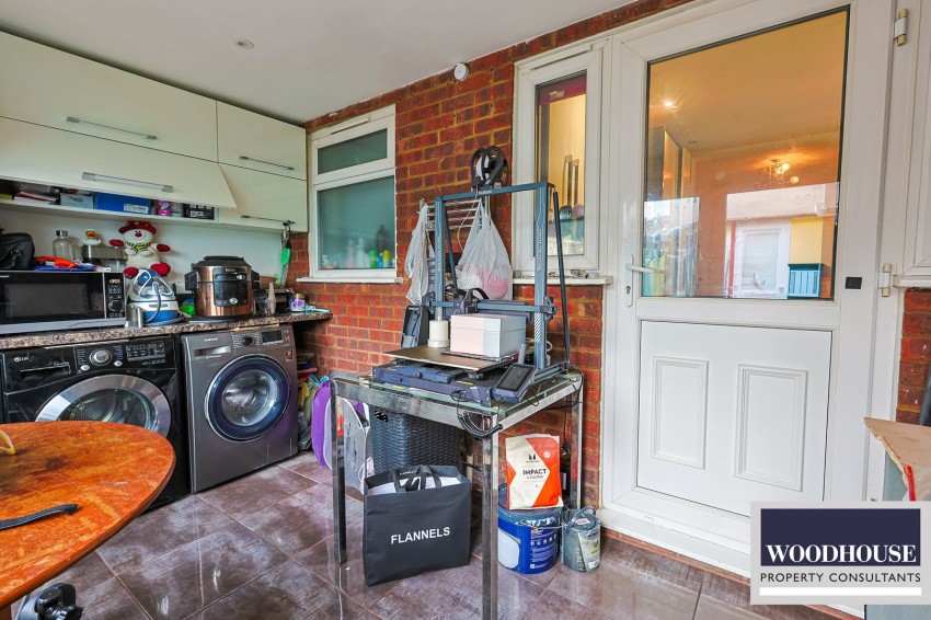 Images for Lodge Crescent, Waltham Cross, Hertfordshire EAID:3131305421 BID:11055924