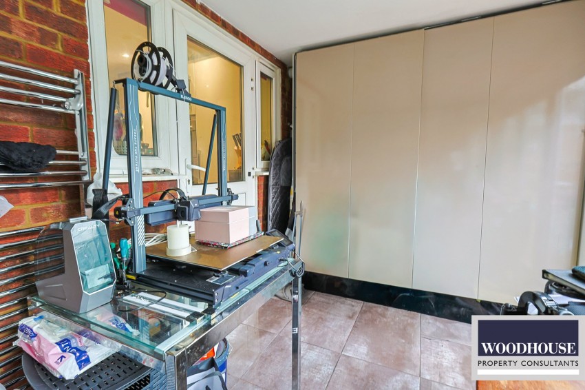 Images for Lodge Crescent, Waltham Cross, Hertfordshire EAID:3131305421 BID:11055924