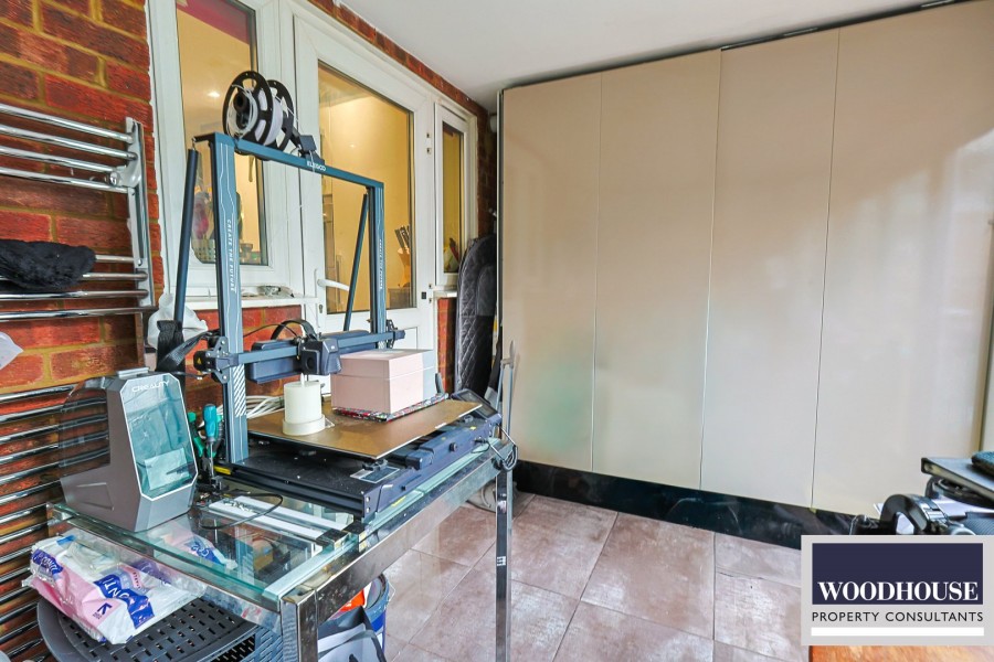 Images for Lodge Crescent, Waltham Cross, Hertfordshire EAID:3131305421 BID:11055924