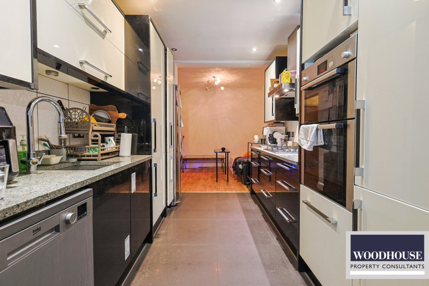 Images for Lodge Crescent, Waltham Cross, Hertfordshire EAID:3131305421 BID:11055924