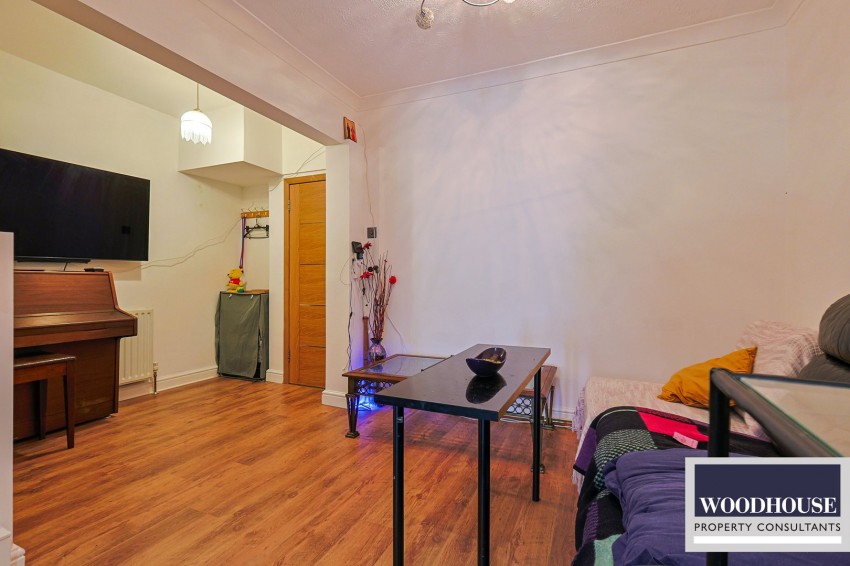 Images for Lodge Crescent, Waltham Cross, Hertfordshire EAID:3131305421 BID:11055924