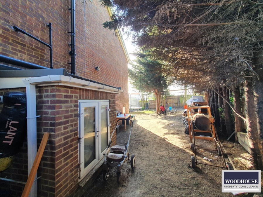 Images for Farm Close, Cheshunt, Hertfordshire EAID:3131305421 BID:11055924