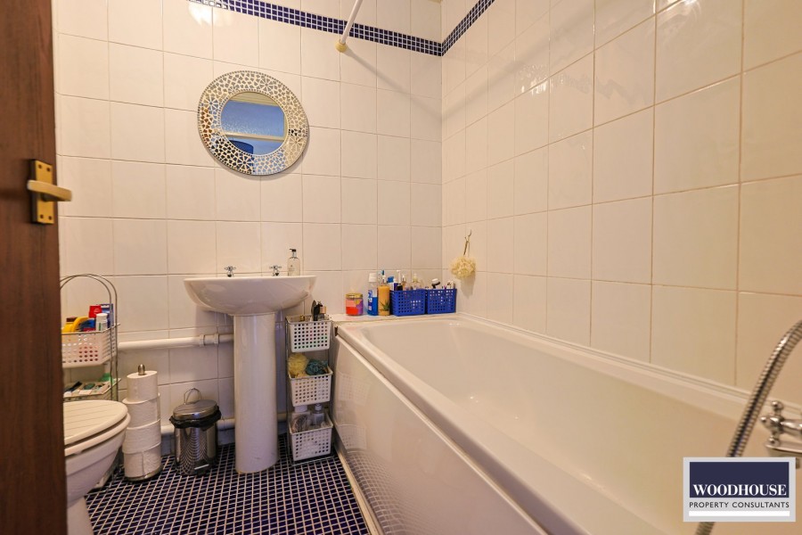 Images for Cheshunt, Waltham Cross, Hertfordshire EAID:3131305421 BID:11055924