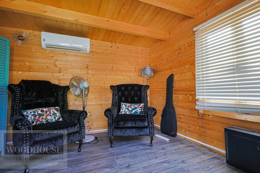 Images for Cheshunt, Waltham Cross, Hertfordshire EAID:3131305421 BID:11055924