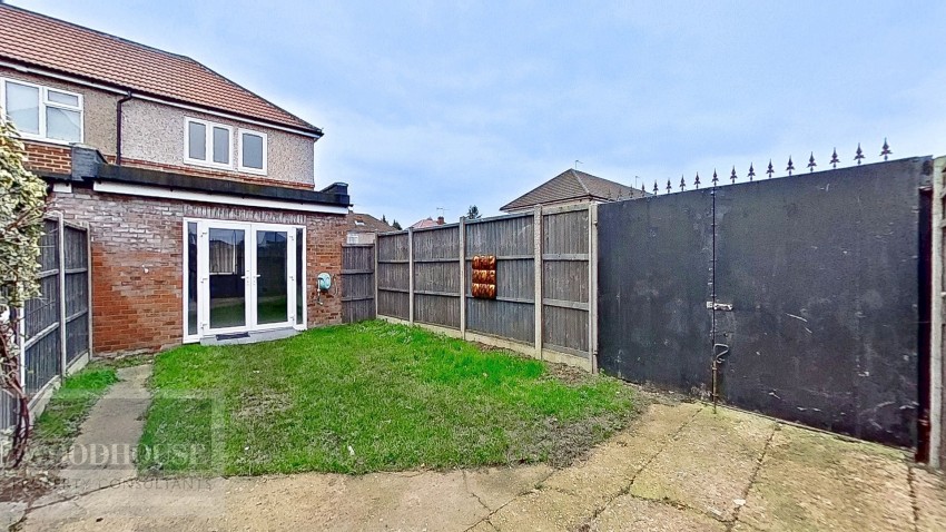 Images for Central Avenue, Waltham Cross, Hertfordshire EAID:3131305421 BID:11055924