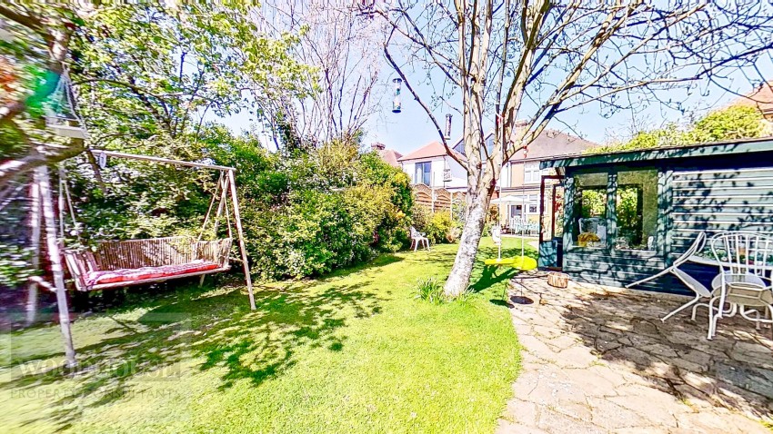 Images for Albury Ride, Cheshunt, Hertfordshire EAID:3131305421 BID:11055924