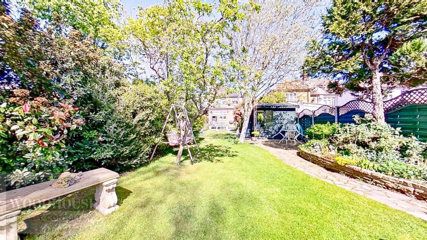 Images for Albury Ride, Cheshunt, Hertfordshire EAID:3131305421 BID:11055924