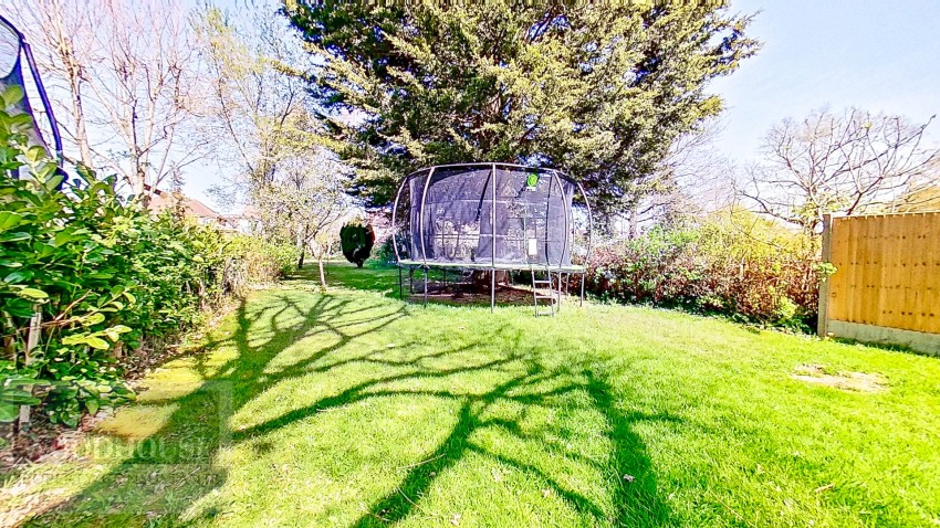 Images for Albury Ride, Cheshunt, Hertfordshire EAID:3131305421 BID:11055924