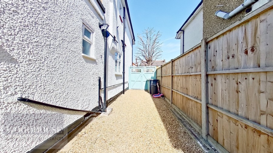 Images for Albury Ride, Cheshunt, Hertfordshire EAID:3131305421 BID:11055924