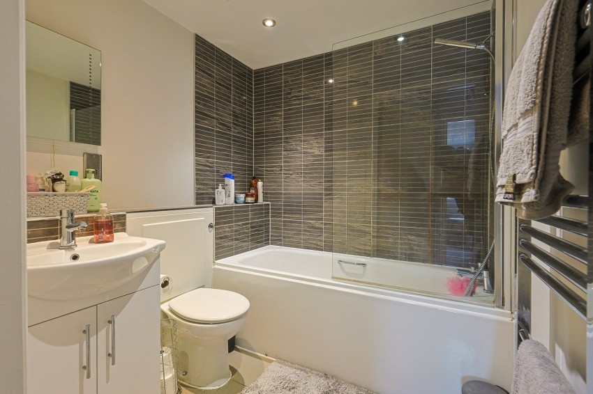 Images for Lambton Avenue, Waltham Cross, Hertfordshire EAID:3131305421 BID:11055924