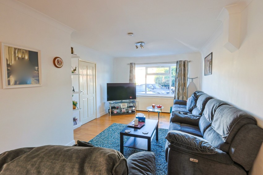 Images for Bullwell Crescent, Cheshunt, Hertfordshire EAID:3131305421 BID:11055924