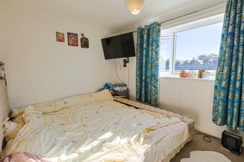 Images for Bullwell Crescent, Cheshunt, Hertfordshire EAID:3131305421 BID:11055924