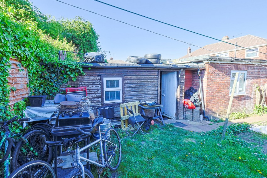 Images for Bullwell Crescent, Cheshunt, Hertfordshire EAID:3131305421 BID:11055924