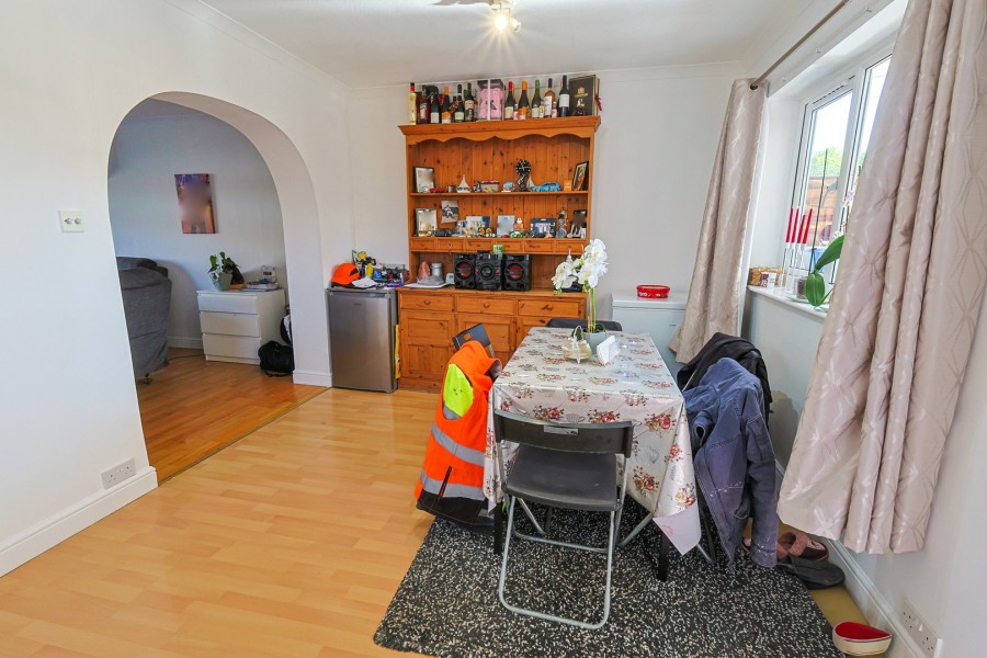 Images for Bullwell Crescent, Cheshunt, Hertfordshire EAID:3131305421 BID:11055924