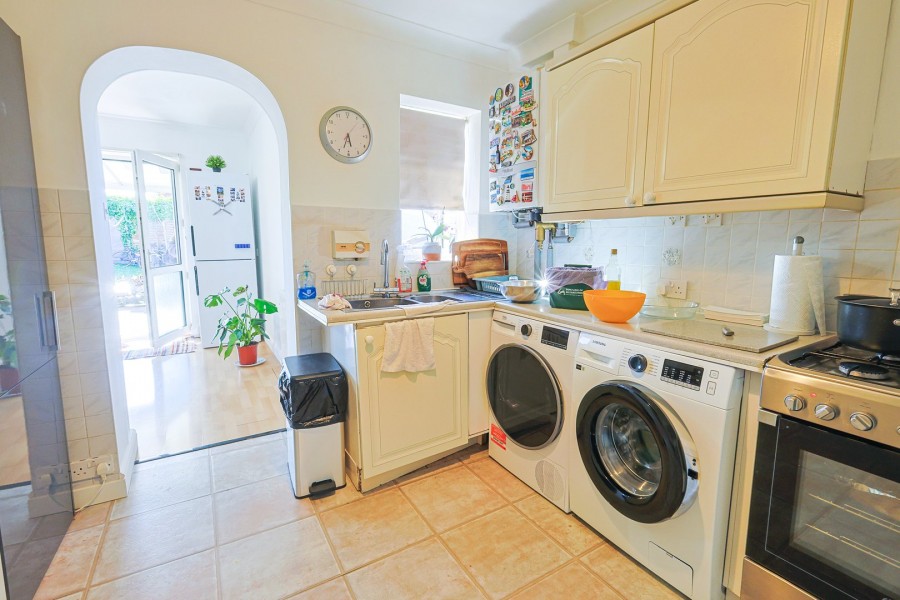 Images for Bullwell Crescent, Cheshunt, Hertfordshire EAID:3131305421 BID:11055924