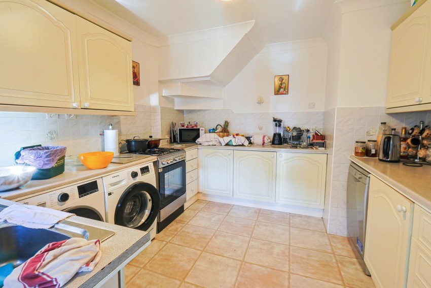 Images for Bullwell Crescent, Cheshunt, Hertfordshire EAID:3131305421 BID:11055924
