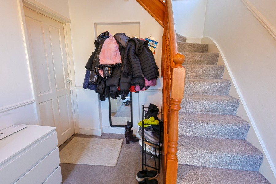 Images for Bullwell Crescent, Cheshunt, Hertfordshire EAID:3131305421 BID:11055924