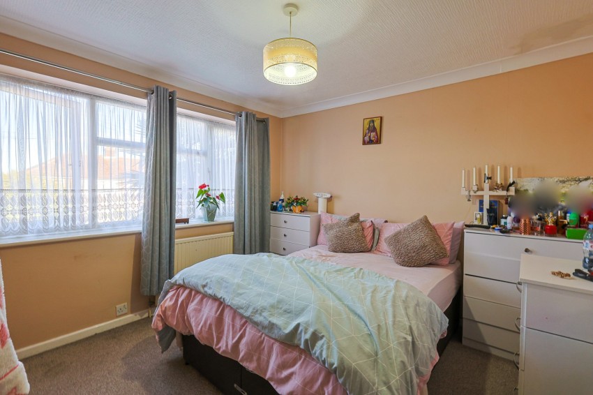 Images for Bullwell Crescent, Cheshunt, Hertfordshire EAID:3131305421 BID:11055924
