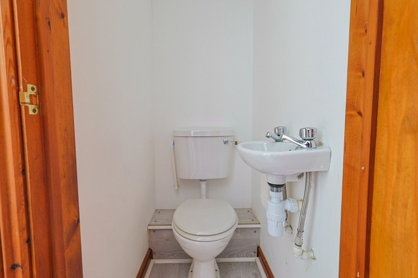 Images for Trinity Lane, Waltham Cross, Hertfordshire EAID:3131305421 BID:11055924