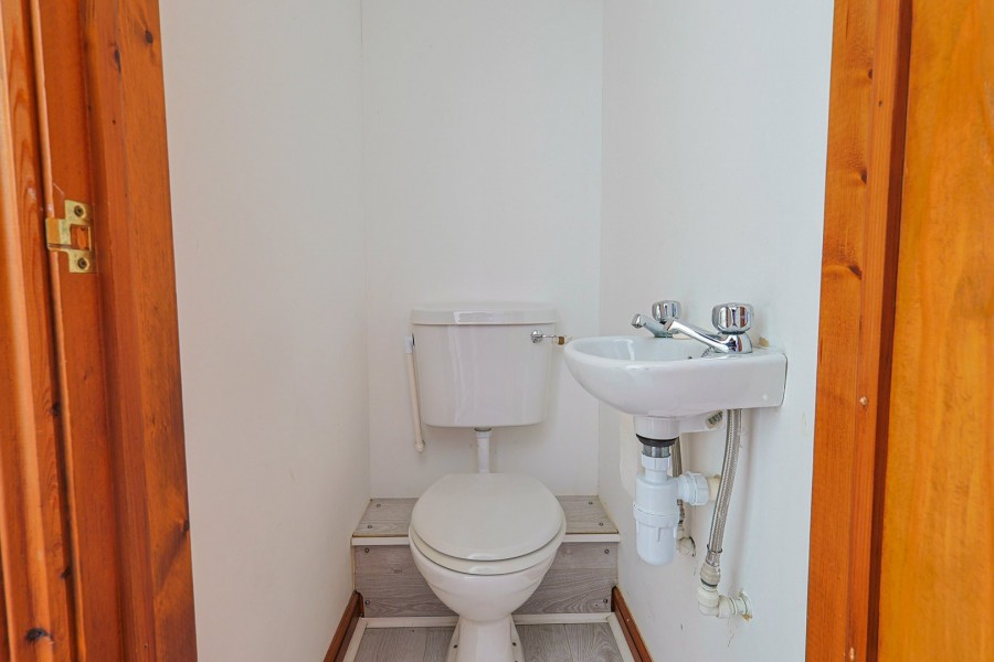 Images for Trinity Lane, Waltham Cross, Hertfordshire EAID:3131305421 BID:11055924