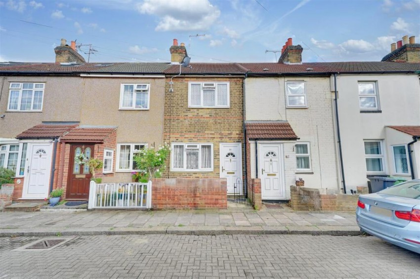 Images for Railway Road, Waltham Cross, Hertfordshire EAID:3131305421 BID:11055924