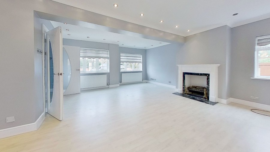 Images for Burton Lane, Goffs Oak, Hertfordshire EAID:3131305421 BID:11055924