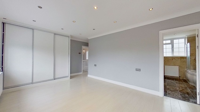 Images for Burton Lane, Goffs Oak, Hertfordshire EAID:3131305421 BID:11055924