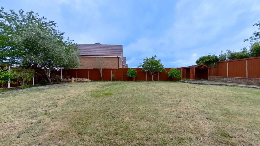 Images for Burton Lane, Goffs Oak, Hertfordshire EAID:3131305421 BID:11055924