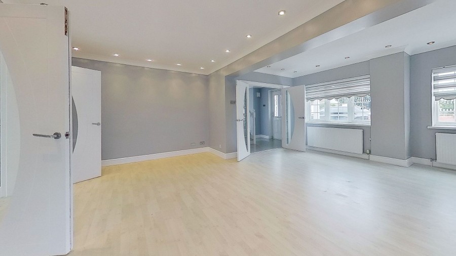 Images for Burton Lane, Goffs Oak, Hertfordshire EAID:3131305421 BID:11055924
