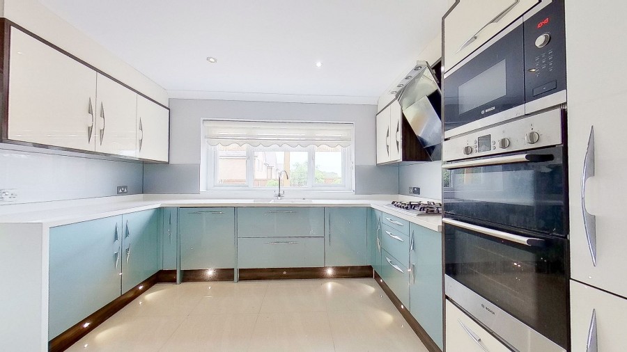 Images for Burton Lane, Goffs Oak, Hertfordshire EAID:3131305421 BID:11055924