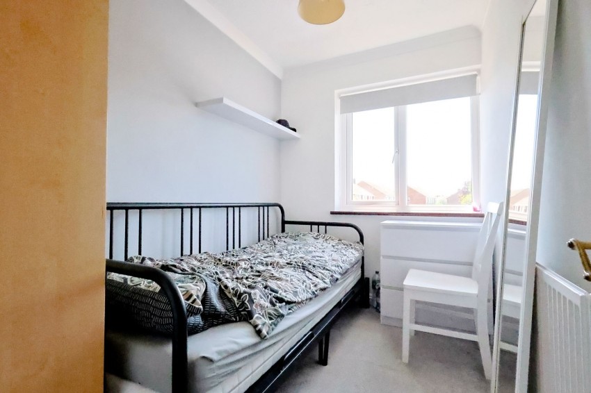 Images for Park Lane, Waltham Cross, Hertfordshire EAID:3131305421 BID:11055924