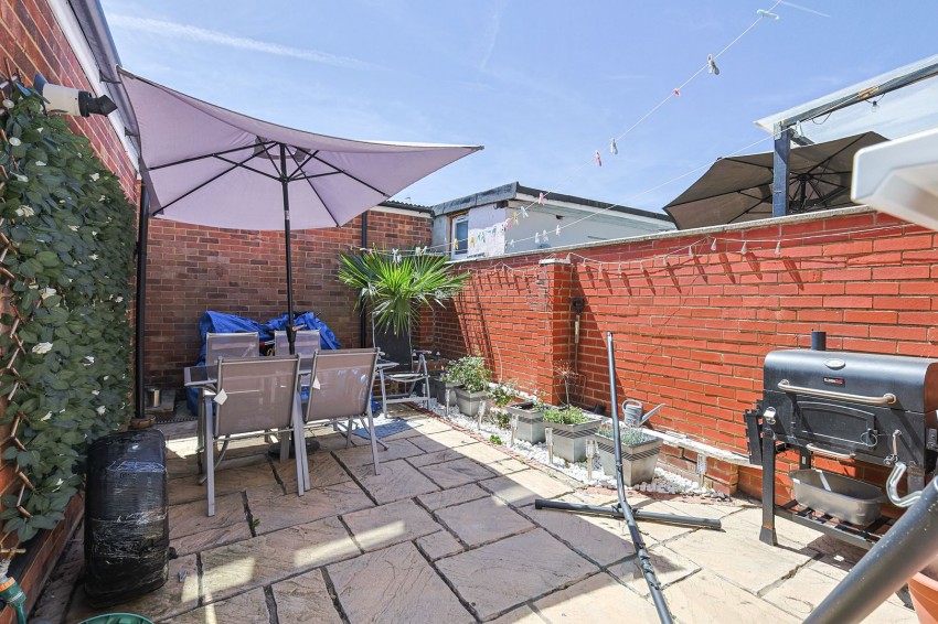 Images for Park Lane, Waltham Cross, Hertfordshire EAID:3131305421 BID:11055924